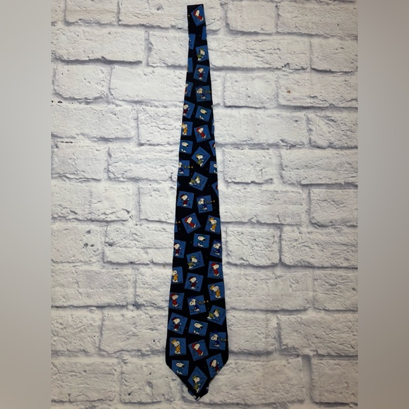 Peanuts Snoopy Golf Cartoon Patterned Men's Silk Tie. - Picture 1 of 4